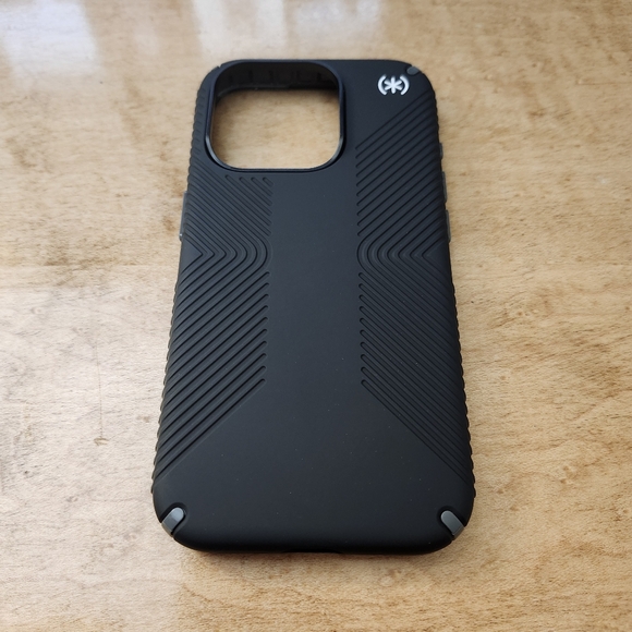 Speck Apple iPhone 15 Pro Presidio 2 Grip Case with MagSafe - Black - Picture 3 of 7